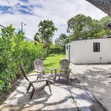 5 Mi To Beach: Group Getaway W/ Yard In Miami-2