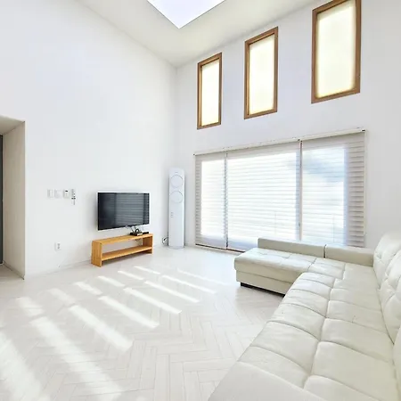 Gyeongju Art Hill Family Group Pet-Friendly Pension-2