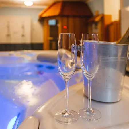 Toeroek Rooms, Bistro & Wellness-2