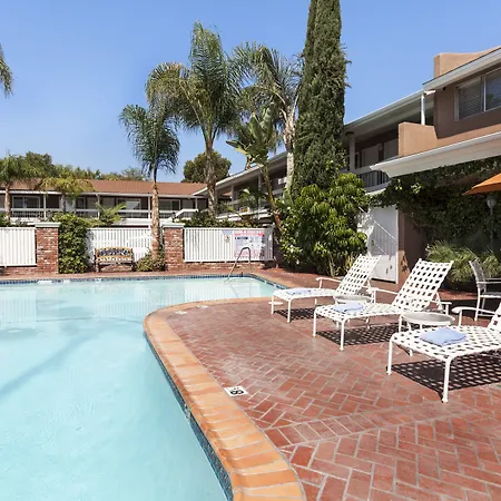Best Western Plus Carriage Inn-3