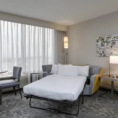 Courtyard By Marriott Boston Logan Airport-3