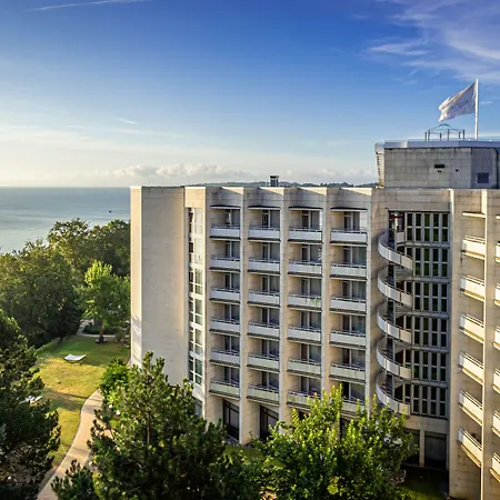 Cliff Hotel Rügen-3