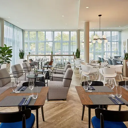 Courtyard By Marriott Dortmund-3