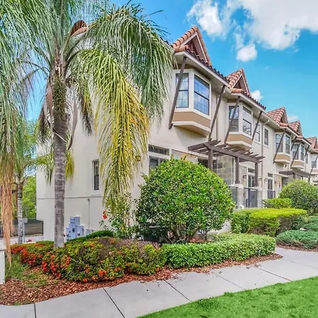 Cozy & Elegant 4Br Enchanted Townhouse - 1 Mile To Disney With Resort Pool, Gym, & Jacuzzi-2
