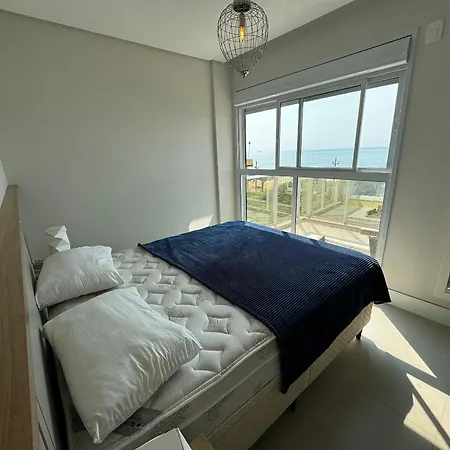 Cod 31 - Apartamento 3 Dormitorios Frente Mar-2