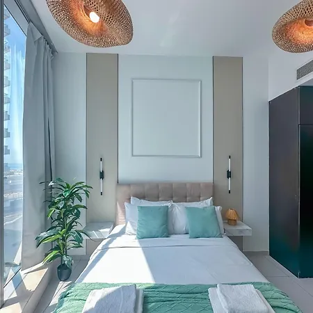 Amazing Roof Top Pool In Nice 1 Bhk Flat In Marina-2