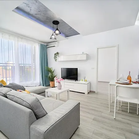 Self Check In 24H, Simple And Modern, 2 Rooms, Fast Wifi, Parking, Air Conditioning, Free Cancelation, Traveller Award-3