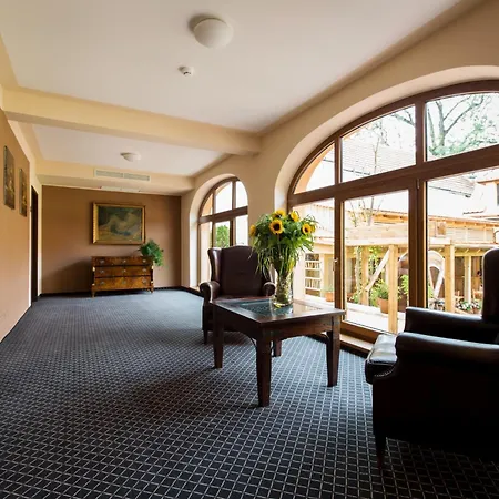 Hotel Selsky Dvur - Bohemian Village Courtyard-3
