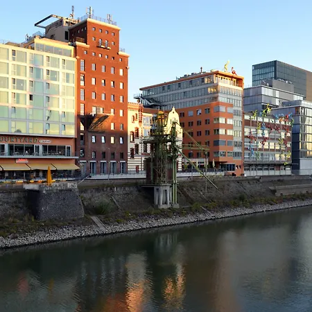 Courtyard By Marriott Duesseldorf Hafen-3