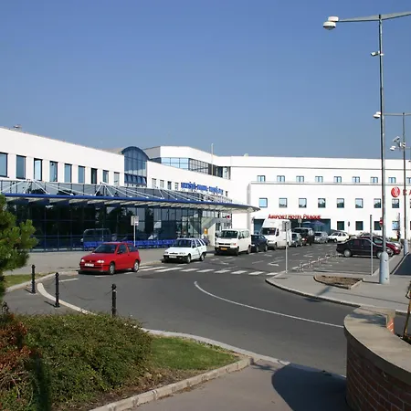 Ramada Airport Hotel Prague-2