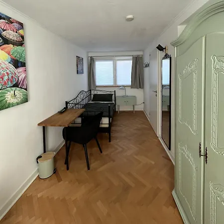 Private Zimmer mit eigener Küche und in Rheinnähe-3