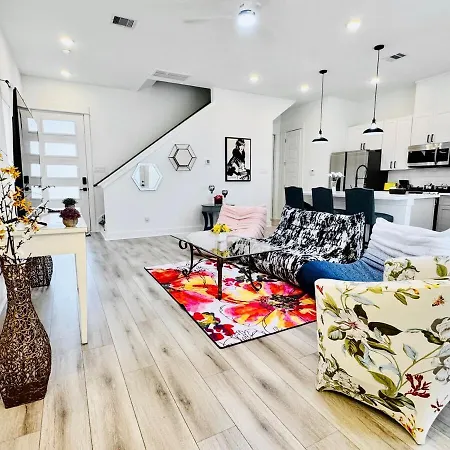 Modern Getaway Near Downtown And Airport-3