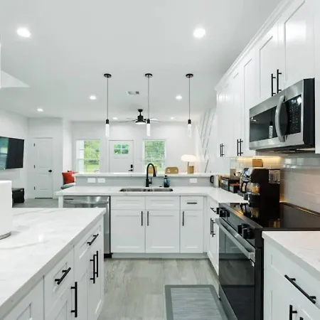 Houston Family Home With Gazebo, Fire Pit And Free Parking ,Near Downtown-3