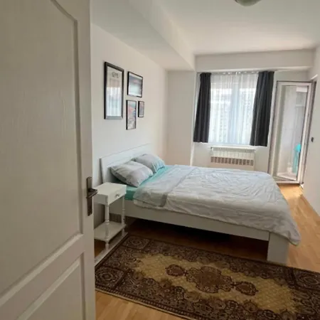 Room With A Balcony Near Center-2