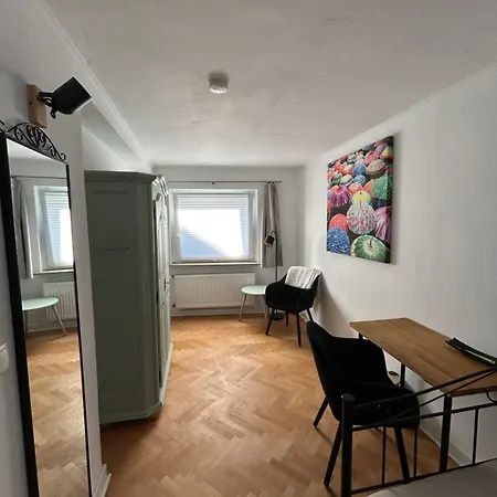 Private Zimmer mit eigener Küche und in Rheinnähe-2