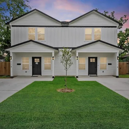 Houston Family Home With Gazebo, Fire Pit And Free Parking ,Near Downtown-2