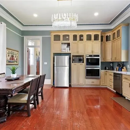 Spacious 4Br Retreat Comfort & Style - Downstairs-3
