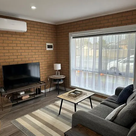Lbarza Stylish New One Bedroom Apartment-3