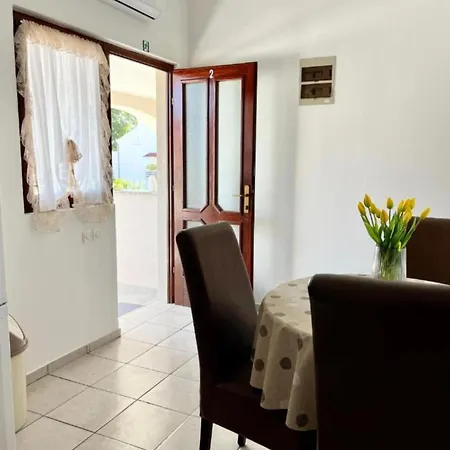 One Bedroom Apartment With Balcony 2-2