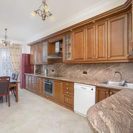 City Center 3 Bedrooms 2 Bathrooms Apartment With Balcony-3