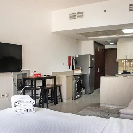 Charming Pool View Studio Retreat At Bab Al Bahr-2