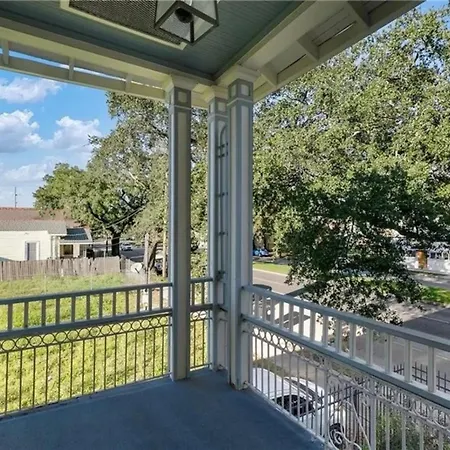 Spacious 4Br Retreat Comfort & Style - Downstairs-2