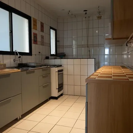 Apartamento Completo Com Garagem A 150 M Da Praia-3