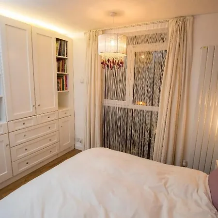 Beautiful 3 Bedroom House Stockwell Central London-3