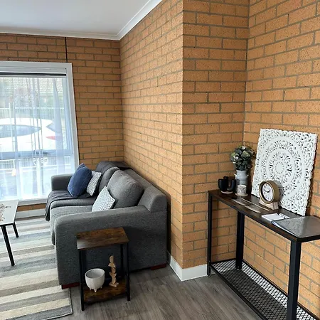 Lbarza Stylish New One Bedroom Apartment-2