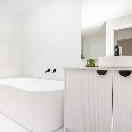 Luxury Hope Island Retreat-3