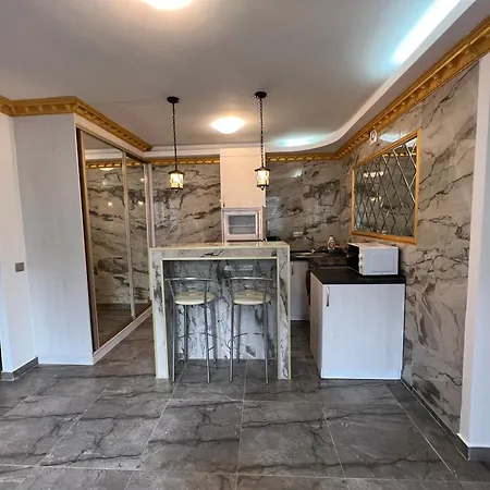 Central Park Street Apt-2