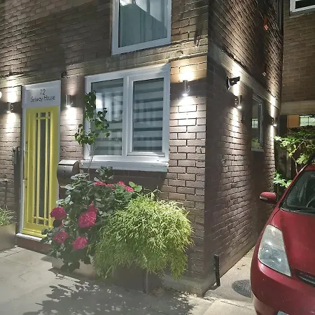 Beautiful 3 Bedroom House Stockwell Central London-2