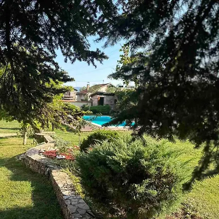 Villa Garden-2