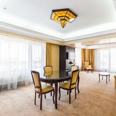 Ramada Hotel & Suites By Wyndham Bucharest North-3