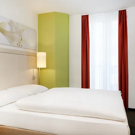 H+ Hotel München-3