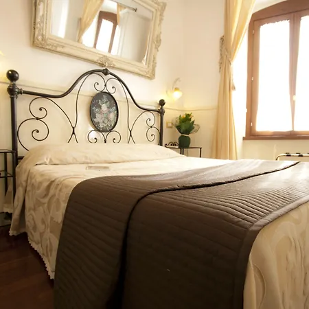 Le Suite Di Via Ottaviano - Suite In Rome B&B-3