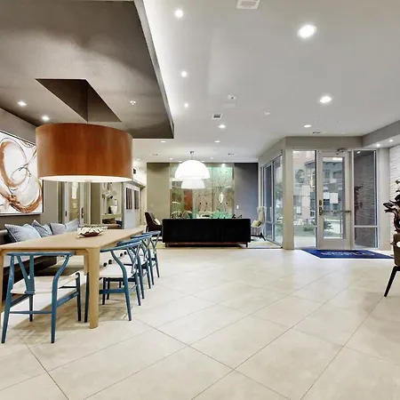 One Bedroom Downtown Luxury Apartment - Fast Wi-Fi - Free Parking-3