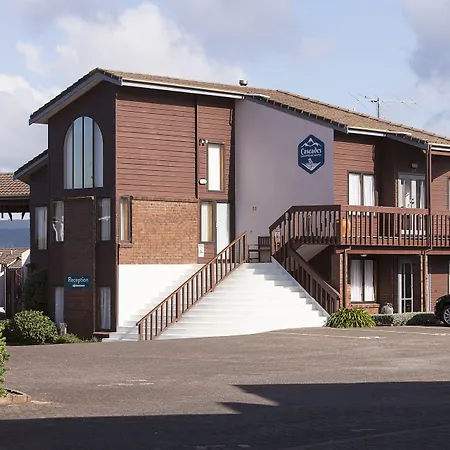 Cascades Lakefront Motel-3