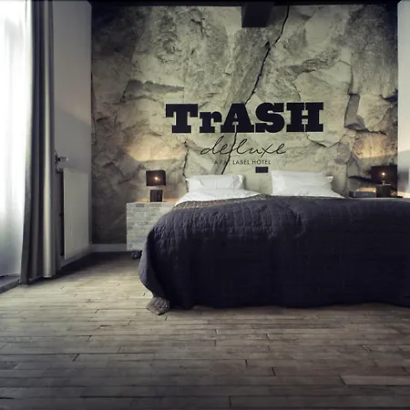 Hotel Trash Deluxe-3
