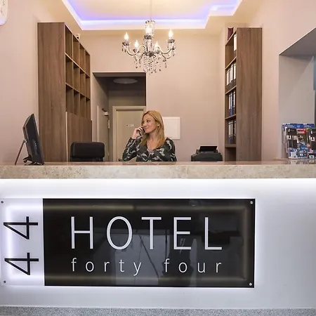 Hotel Forty Four-3