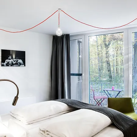 V-Hotel-2