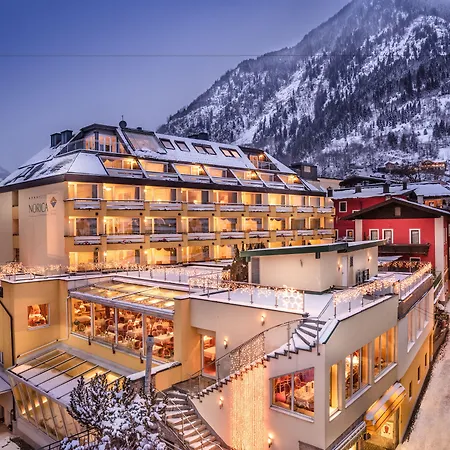 Hotel Norica - Thermenhotels Gastein mit dem Bademantel direkt in die Therme-3