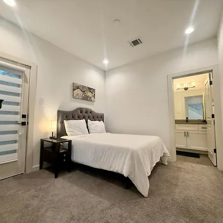 Beautiful Townhome Near Downtown Htx And Med Center-3