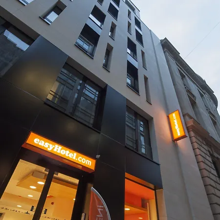 Easyhotel Brussels City Centre-3