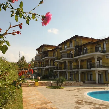 Menada Green Hills Apartments-2