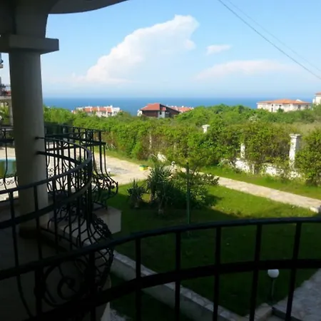 Menada Green Hills Apartments-3