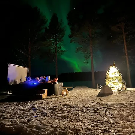 Lakeside Holiday Home-2
