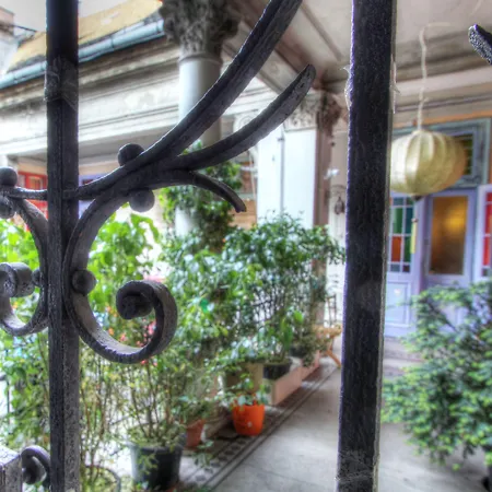 Lavender Circus Hostel, Doubles & Ensuites-2
