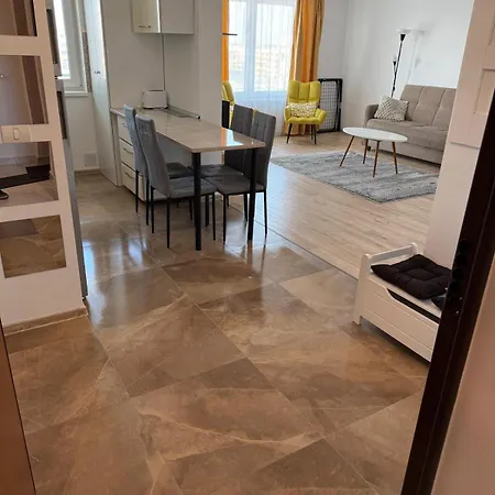 Coresi Topcity 2Camere Apartment-2