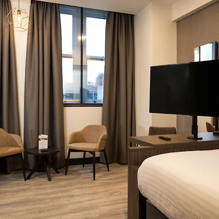Roomzzz Manchester Victoria-2